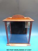A late 19thC mahogany glazed display cabinet (W33 x D22 x H41cm)