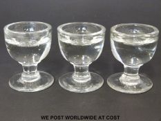 A Georgian glass rummer with knopped stem (11.