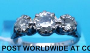 An 18ct white gold ring set with three round brilliant cut diamonds,