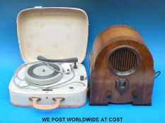 A vintage Deco wooden cased radio,