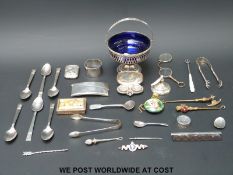 A hallmarked silver swing-handled basket with blue glass liner (11cm diameter),