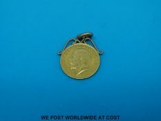 A 1911 gold full sovereign in pendant mount (9.
