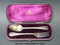 A Victorian hallmarked silver cased fork and spoon Ldn 1881 (68g)