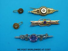 A hallmarked 15ct gold brooch set with a diamond,