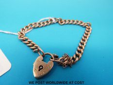 A 9ct gold bracelet with padlock clasp (19.