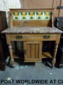A marble-topped tile-backed washstand (W100 x D46 x H108cm)