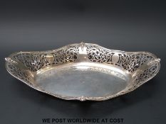A George V hallmarked silver oval shaped bowl with pierced rim, Birmingham 1926,