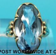 A 9ct gold ring set with a topaz (size M)