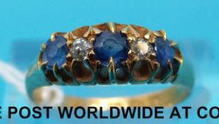 An 18ct gold ring set with sapphire and diamonds (size M)