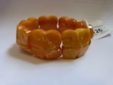 An amber bracelet consisting of seven faceted beads (34g)
