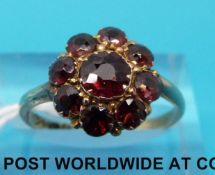 A 9ct gold ring set with garnets in a cluster (size P)
