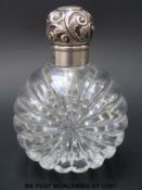 A Victorian hallmarked silver topped glass scent bottle, Birmingham 1893,