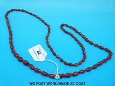 A carnelian agate necklace of oval beads (length 108cm)