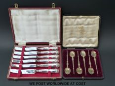 A cased set of six Elkington spoons (91g) together with a set of hallmarked silver-handled knives