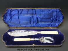 A cased pair of Edwardian fish servers, London 1906 maker William Hutton & Sons Ltd,