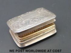 A Nathaniel Mills Georgian hallmarked silver vinagrette with engraved decoration,