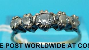 An 18ct gold ring set with five diamonds in a platinum setting (size Q)