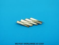 A 9ct gold brooch (7.