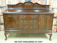 A mahogany sideboard raised on ball and claw feet (H113 x L154 x D54cm)