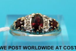 A 9ct gold ring set with garnets and diamonds (size R)