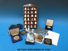 A quantity of commemorative coins,