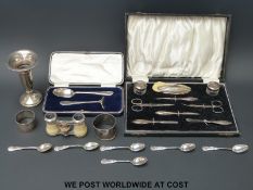 A cased hallmarked silver pusher and spoon set,