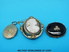 A yellow metal mourning brooch marked 15ct set with onyx and seed pearls, verso set with hair,