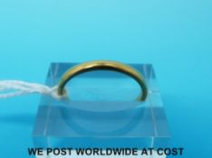 A 22ct gold wedding band (size M, 3.