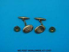 A pair of 9ct gold cufflinks and a pair of 9ct gold studs (5.