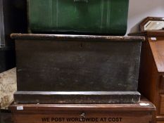 A painted pine blanket box (W86 x D46 x H46cm)