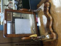 A Victorian mahogany dressing table mirror with serpentine fronted base (H61 x W54 x D26cm)