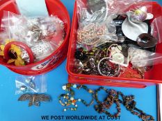 A quantity of costume jewellery to include a glass beaded necklace, white metal earrings,