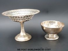 A George V hallmarked silver pedestal bowl with pierced decoration, Sheffield 1913,