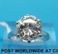 An 18ct white gold ring set with a round brilliant cut diamond measuring approximately 3.