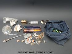 A hallmarked silver sovereign vesta (missing lid), jewellery including RAF propeller brooch,