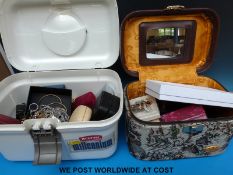 Costume jewellery to include necklaces, brooches etc.