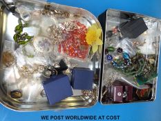 A quantity of costume jewellery to include white metal necklace,