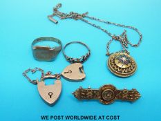 A 9ct gold signet ring, 9ct & 15ct gold padlock clasps,