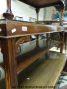 A mahogany coffee table with undershelf and glass top (L122 x D61 x H52cm)