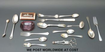 A pair of Georgian hallmarked silver sugar nips,