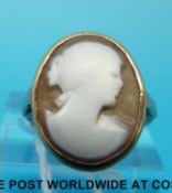 A yellow metal ring set with a cameo depicting a lady (size M)