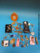 A quantity of costume jewellery to include an ivory stick pin, agate brooch,