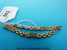 A 9ct gold bracelet (13.