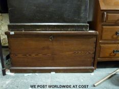 A pine blanket box (W97 x D52 x H49cm)