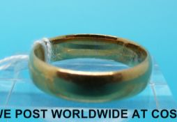 A 22ct gold wedding band (size N, 4.