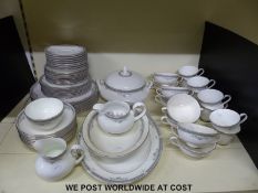 Dinner service in Royal Doulton 'York' pattern