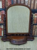 A Victorian mahogany table mirror with barley twist columns (H80 x W74 x D29cm)