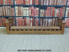 An oak Arts & Crafts fireplace fender (H37 x W150 x D40cm)