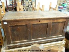 A vintage pine trunk (W110 x D44 x H53cm)