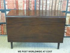 A mahogany drop leaf table raised on square tapering legs (H71 x W152 x D109cm)